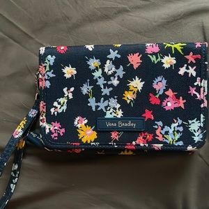 VERA BRADLEY deluxe wallet RFID PROTECTED brand new used once